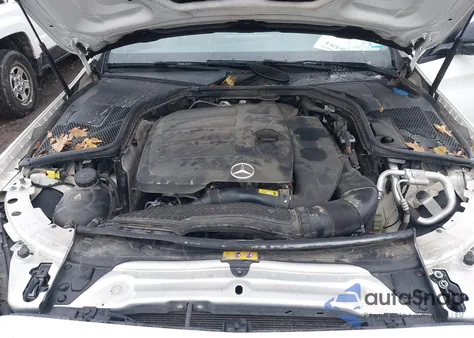 2019 Mercedes-Benz C 300 4Matic z USA, uszkodzony, nr VIN 55SWF8EB4KU304713